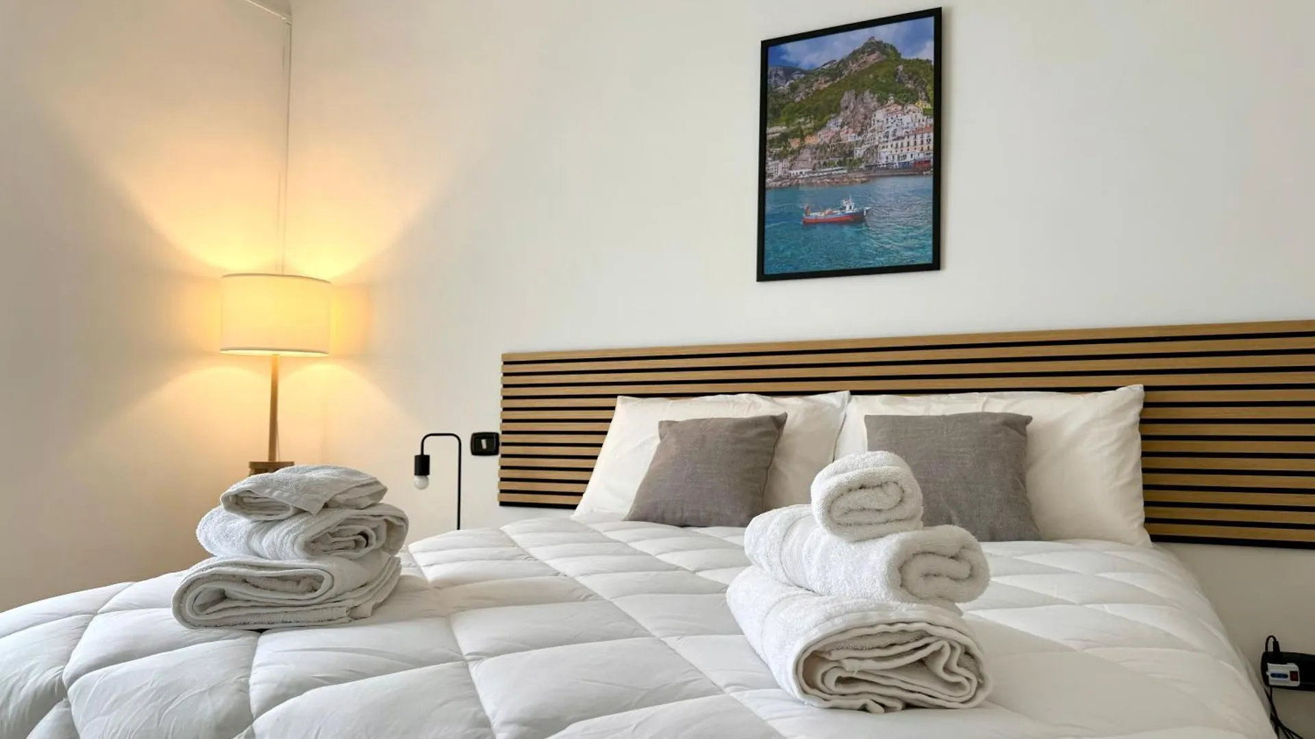 Cozy Central Apartment Napoli Italy