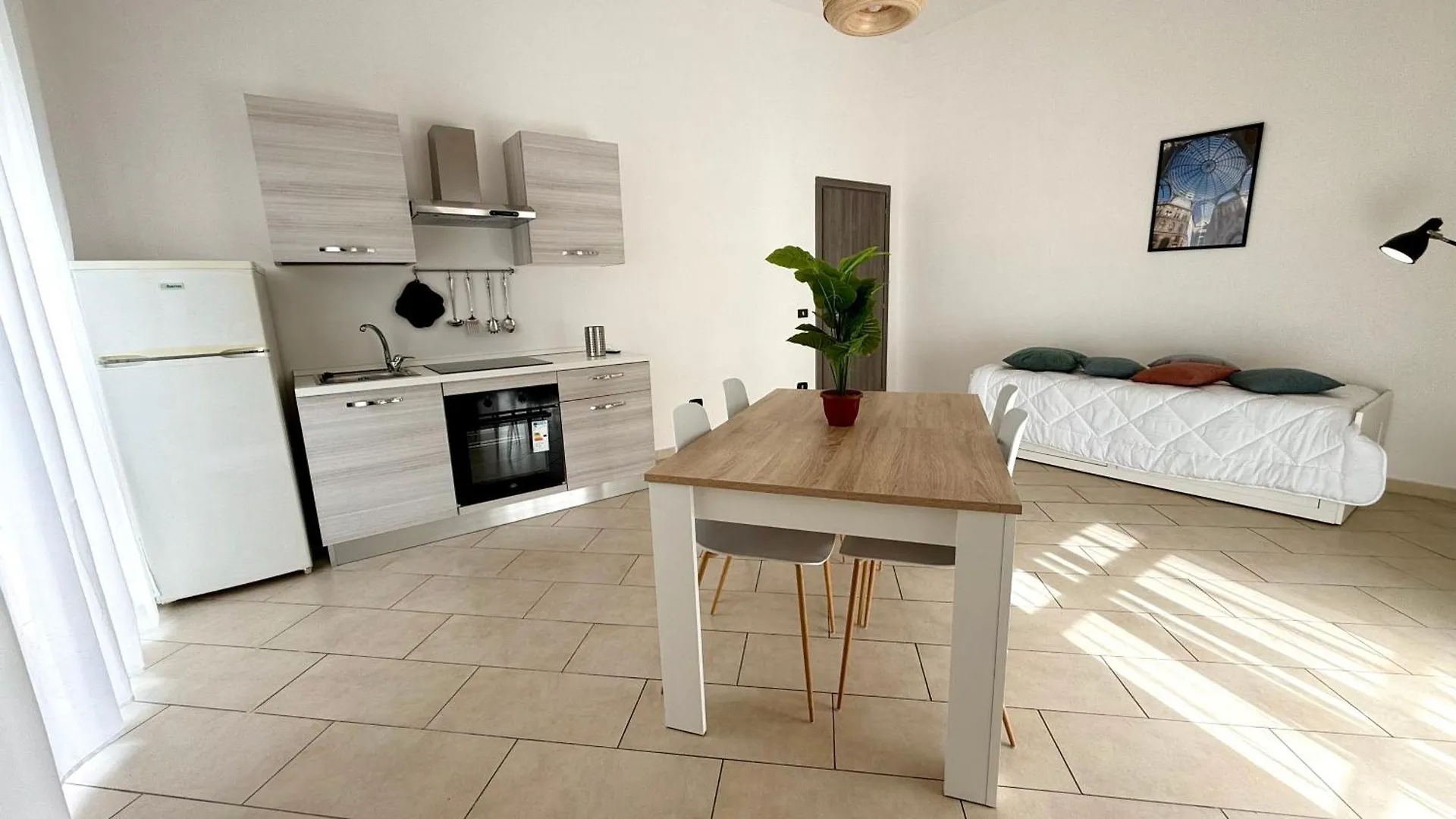 Cozy Central Apartment Napoli 0*, Naples